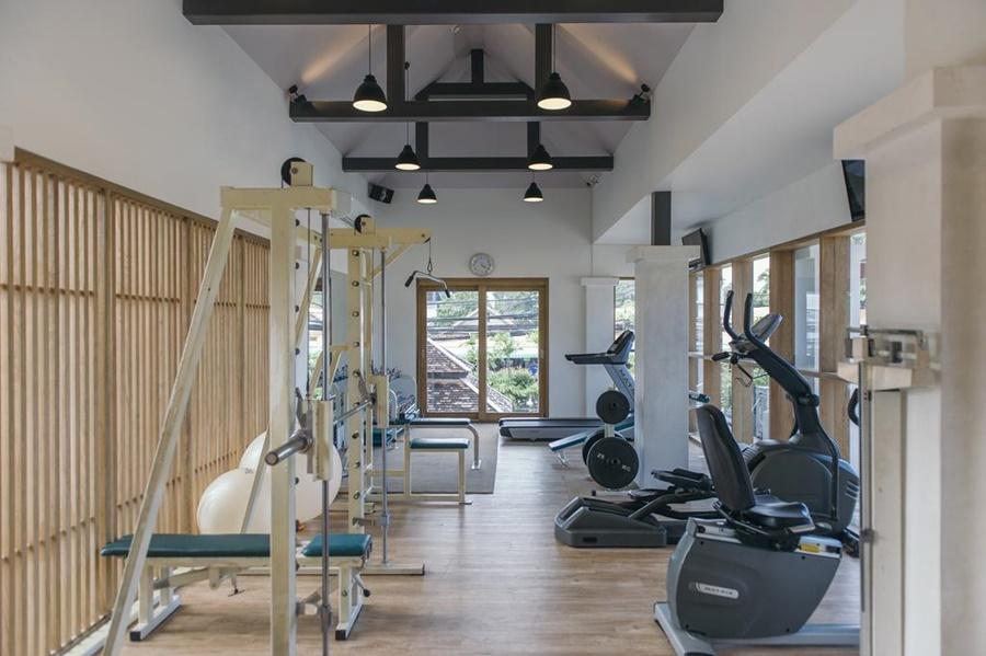 Chaweng Regent Beach Resort Exterior foto The gym at the Royal Society